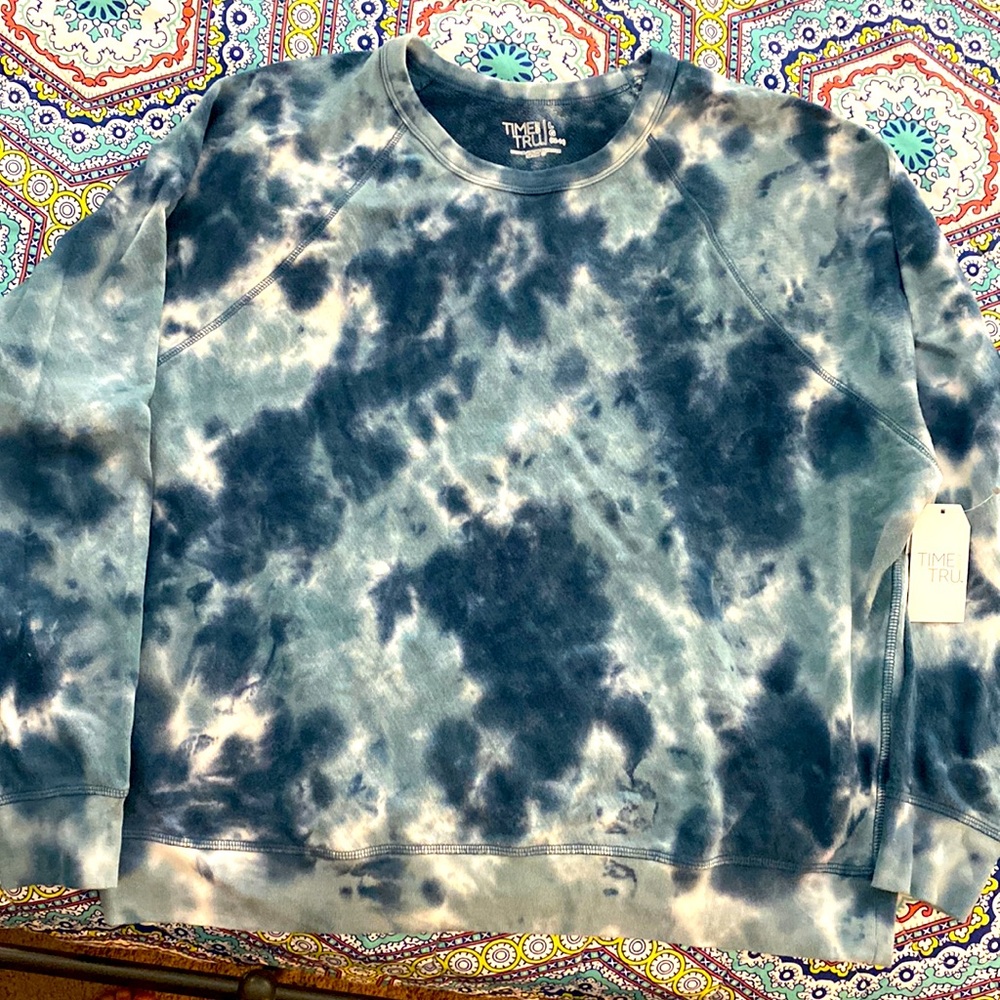 Time and Tru pullover